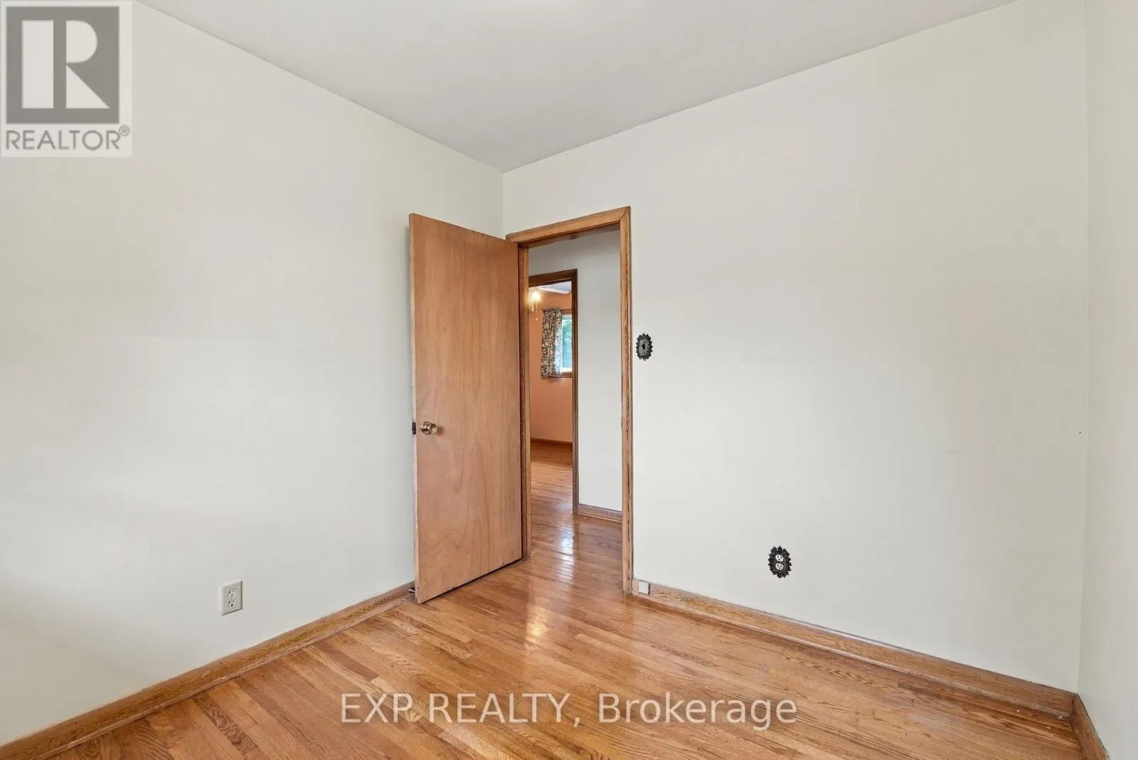 2 GLENGROVE CIRCLE