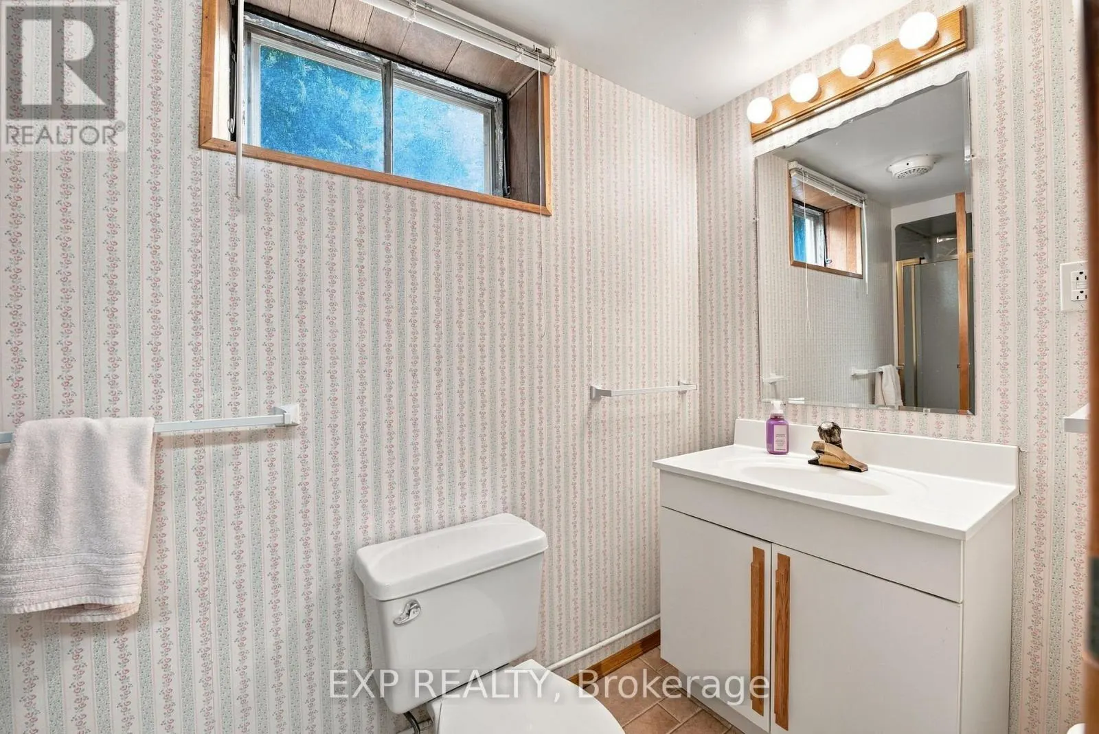 2 GLENGROVE CIRCLE