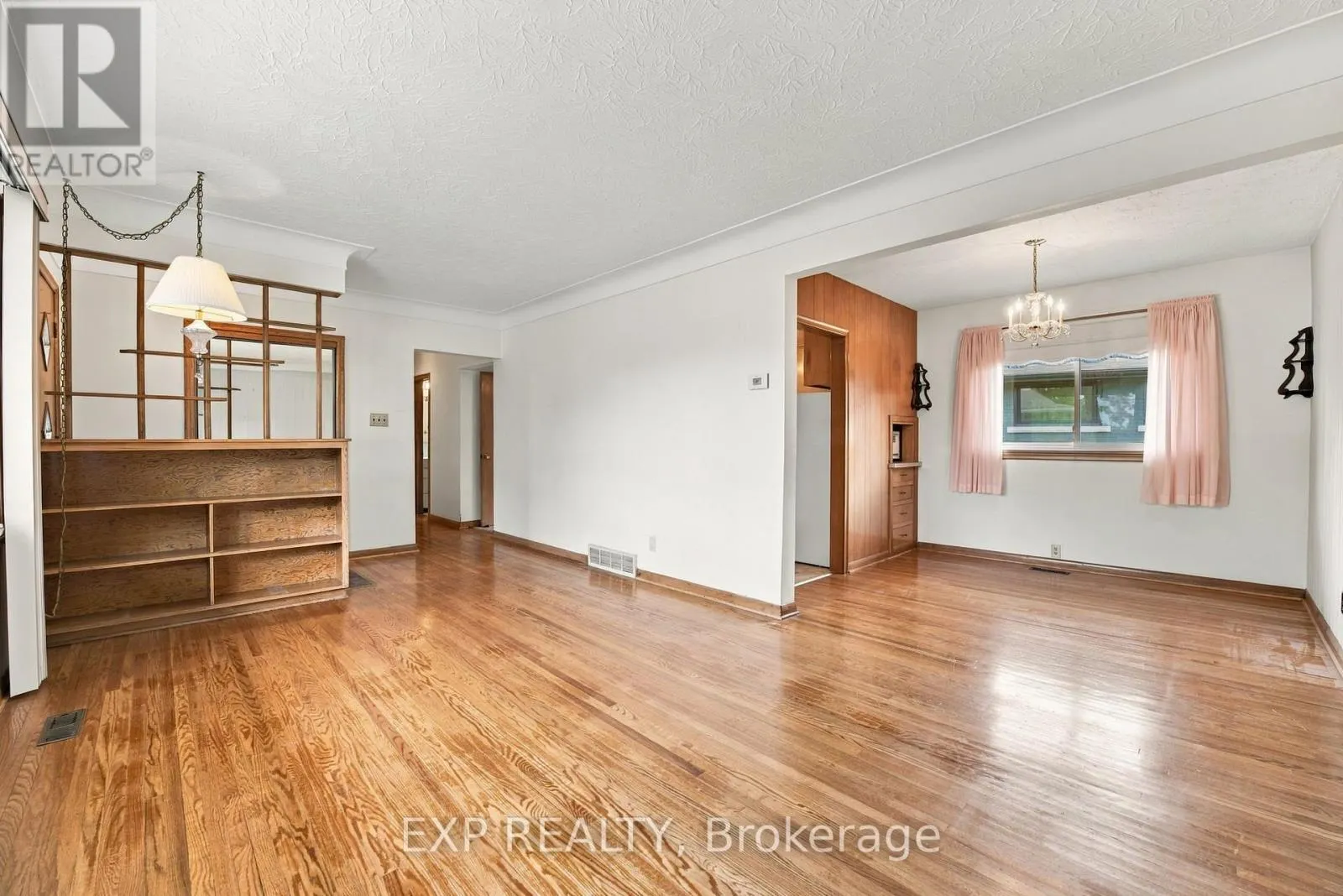 2 GLENGROVE CIRCLE