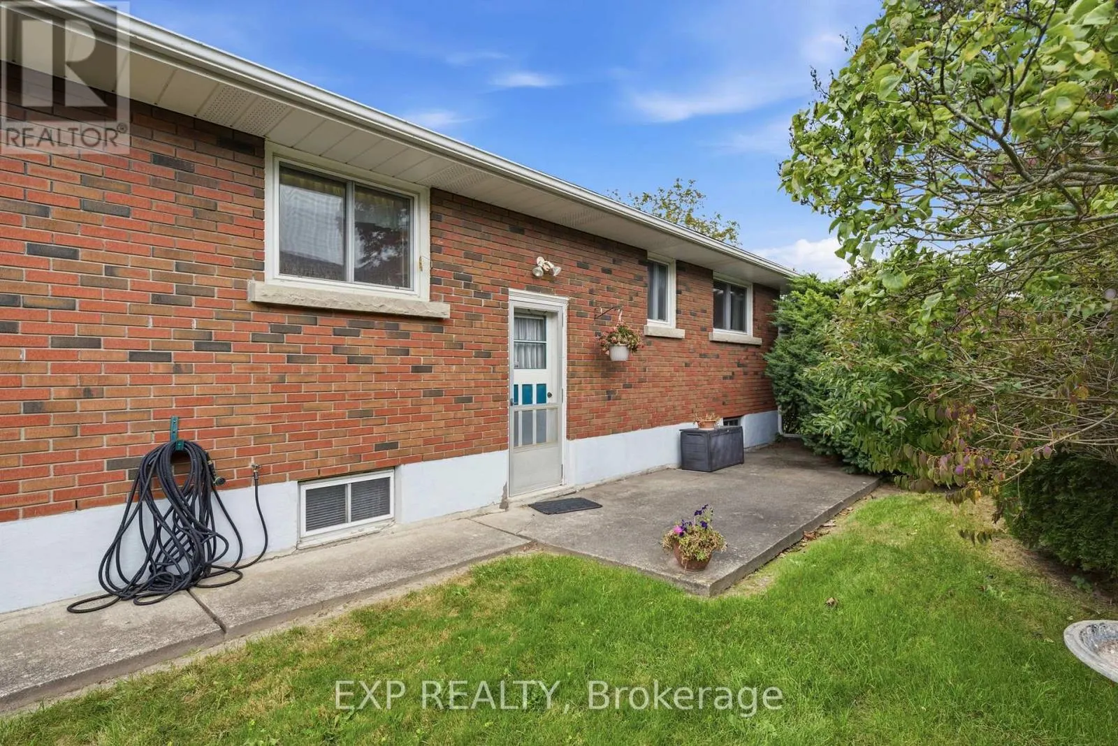 2 GLENGROVE CIRCLE