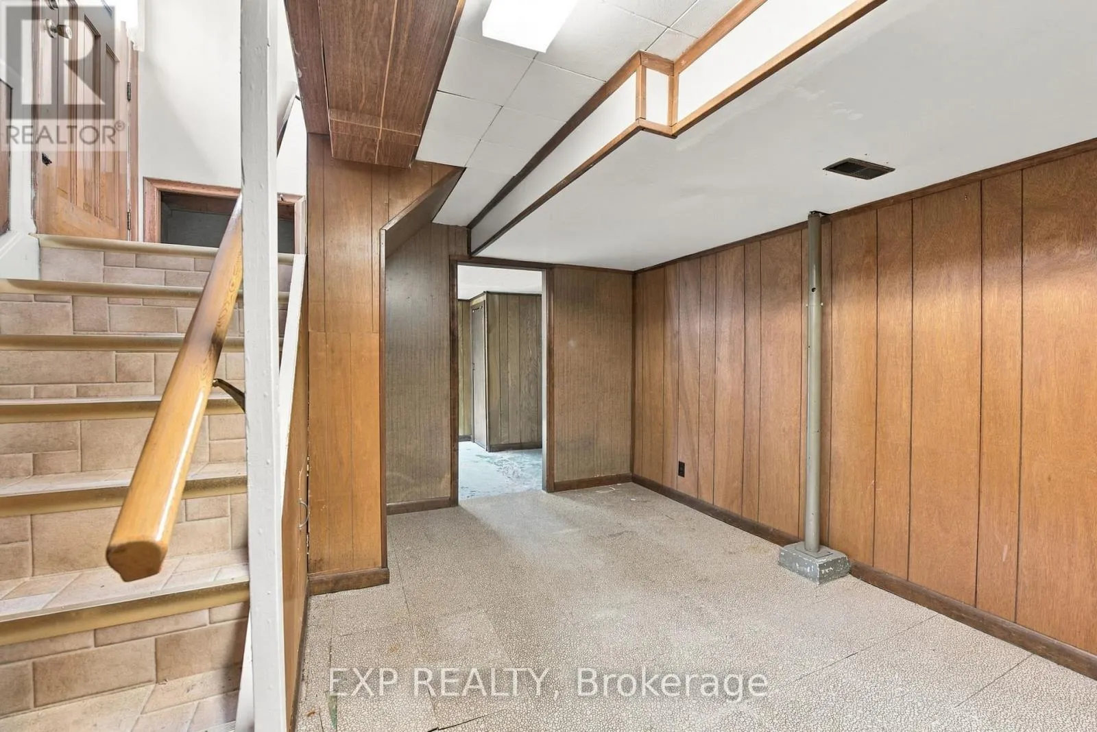 2 GLENGROVE CIRCLE