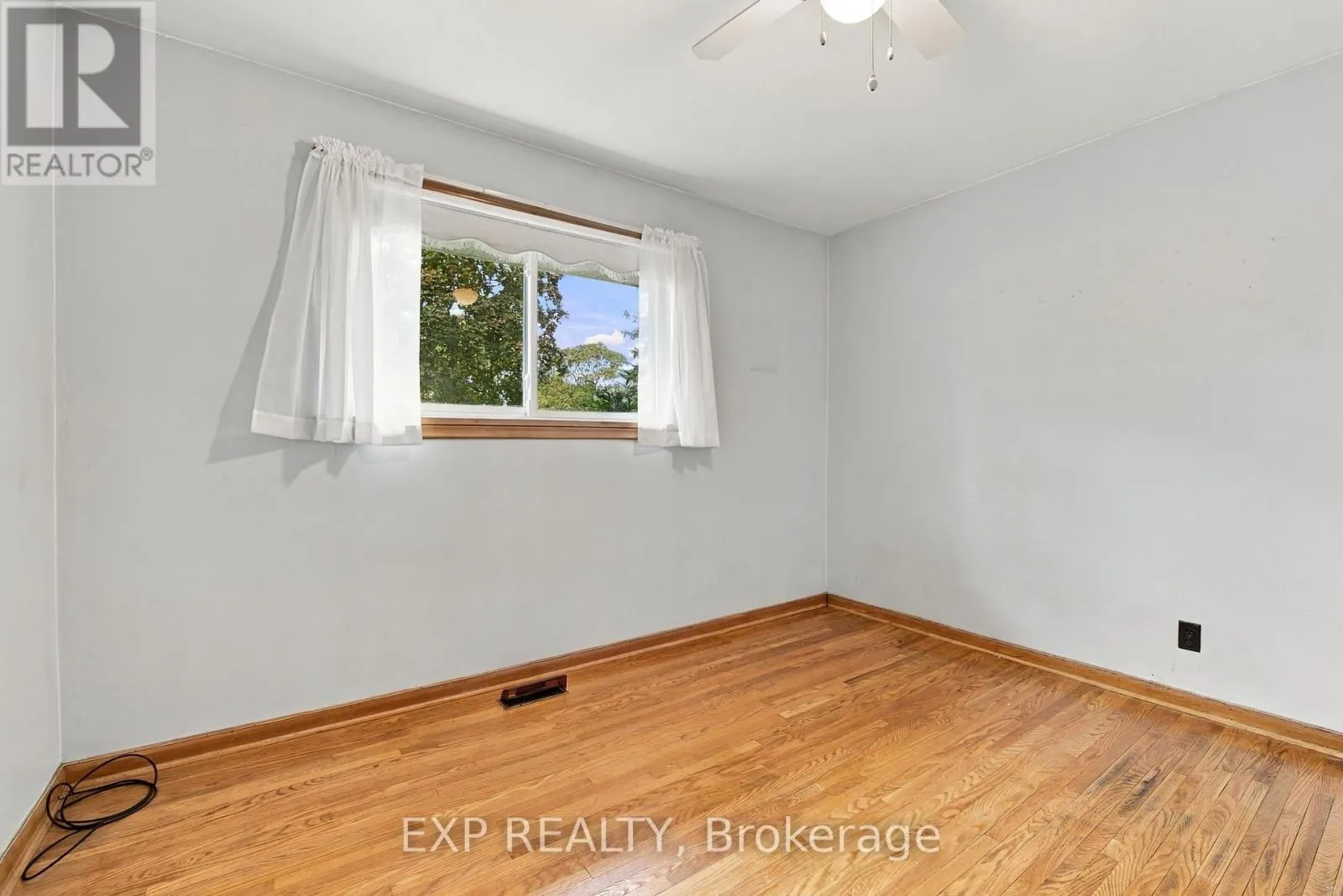 2 GLENGROVE CIRCLE