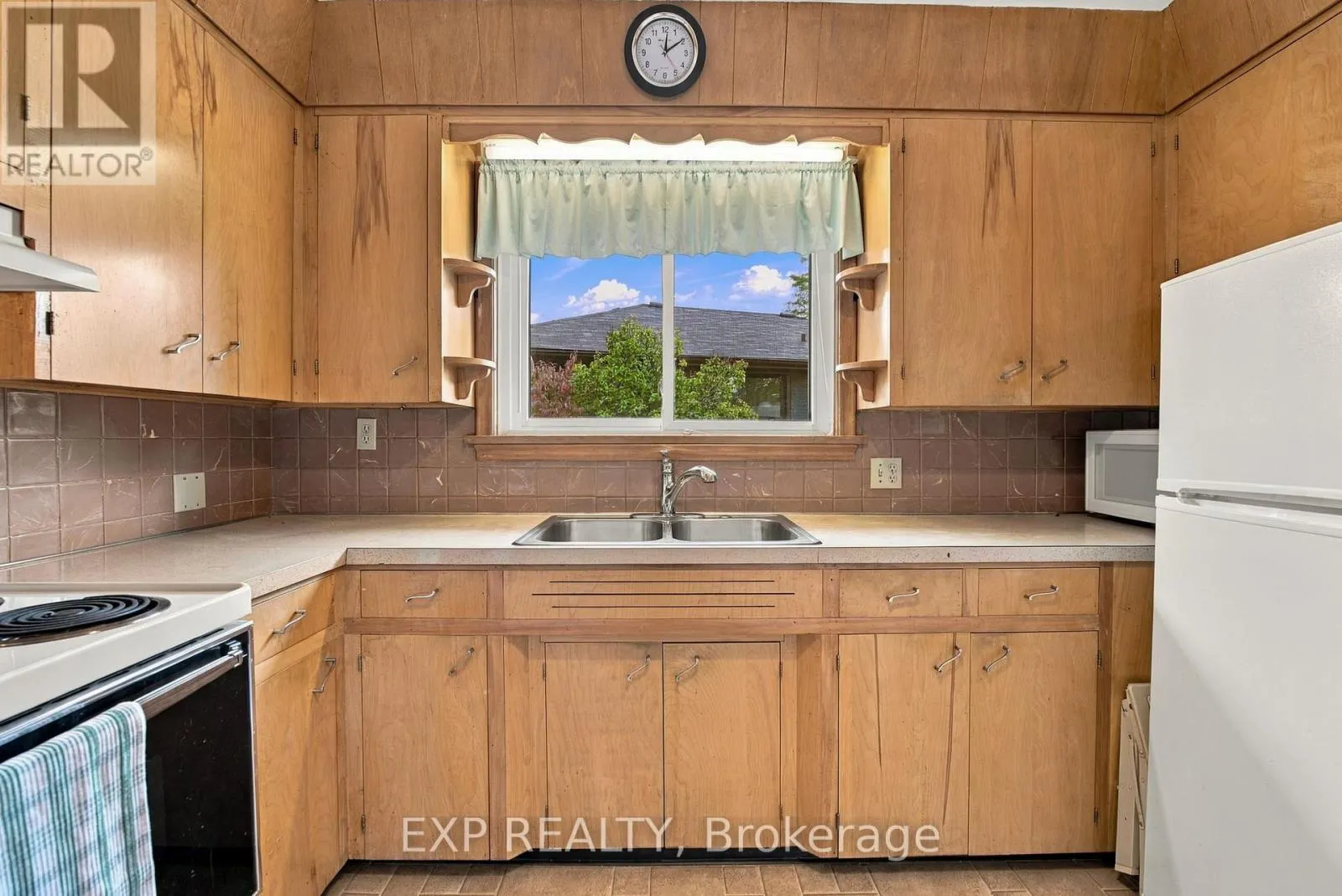 2 GLENGROVE CIRCLE