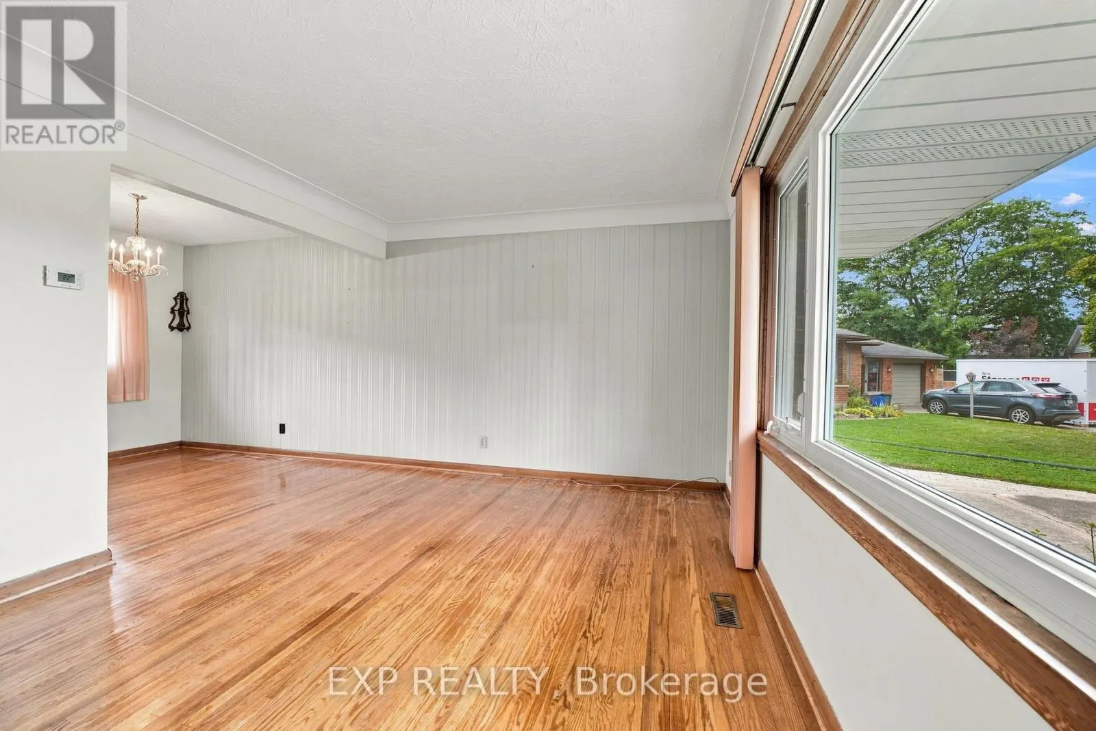 2 GLENGROVE CIRCLE