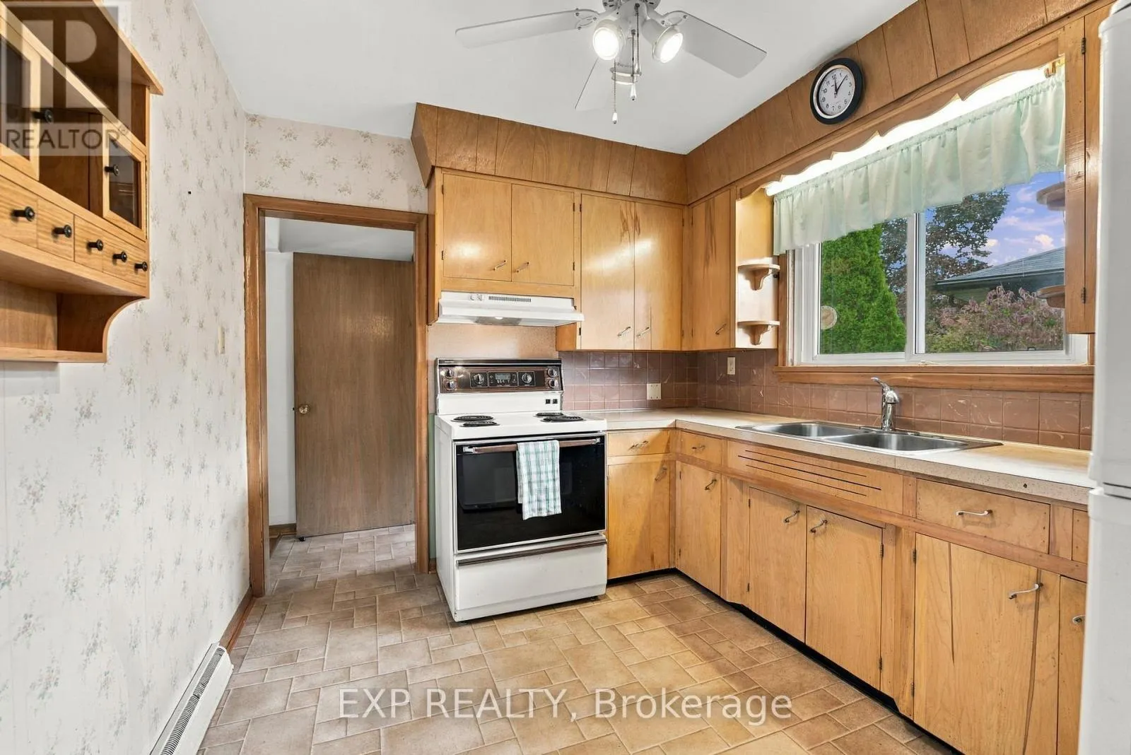 2 GLENGROVE CIRCLE