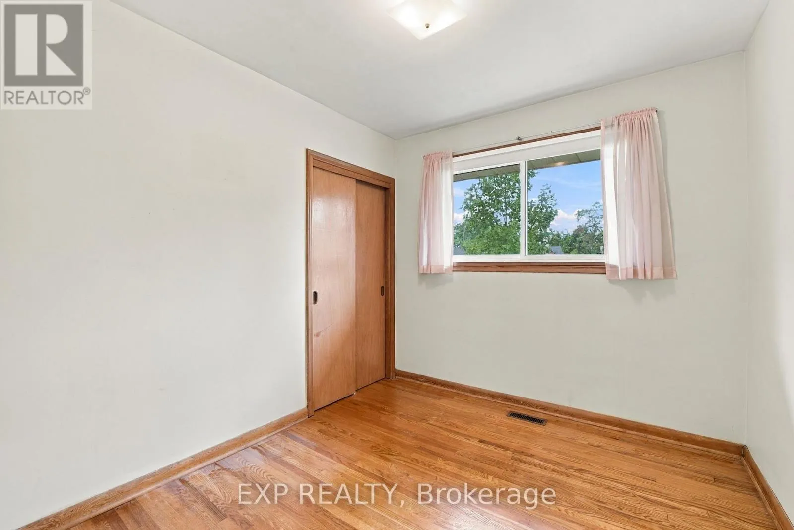 2 GLENGROVE CIRCLE