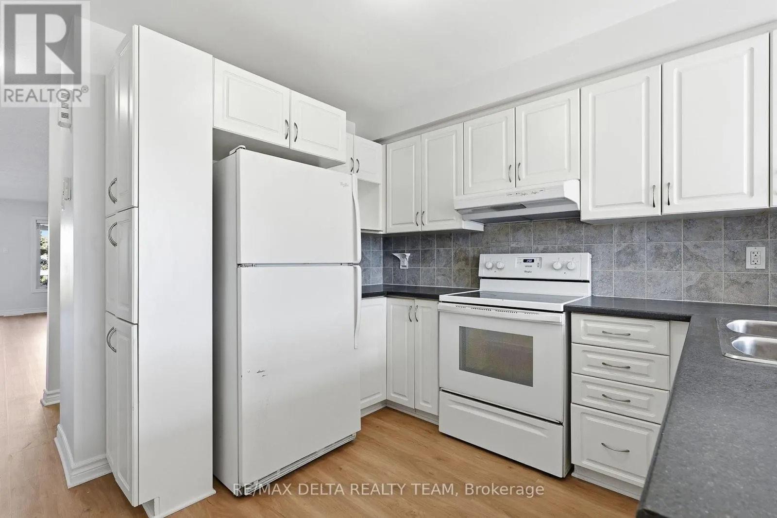 121 - 2333 ESPRIT DRIVE