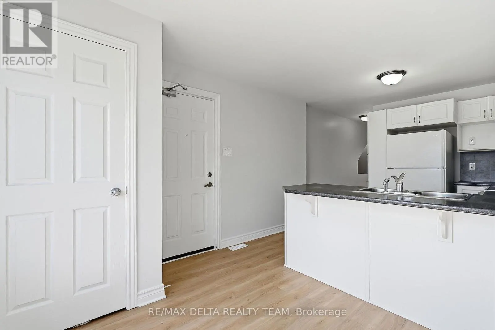 121 - 2333 ESPRIT DRIVE