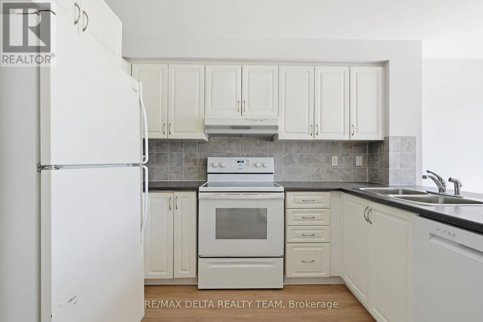 121 - 2333 ESPRIT DRIVE