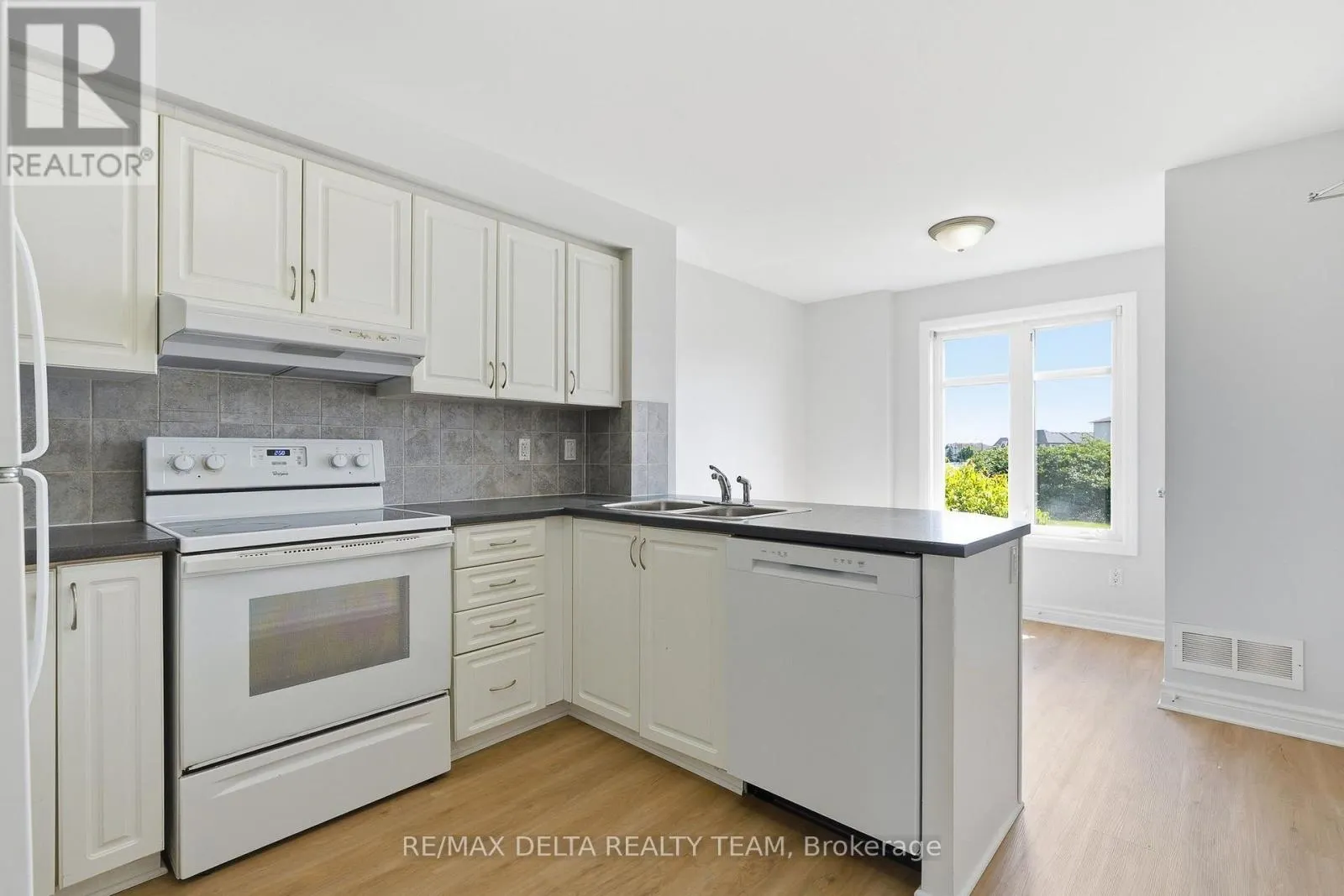 121 - 2333 ESPRIT DRIVE
