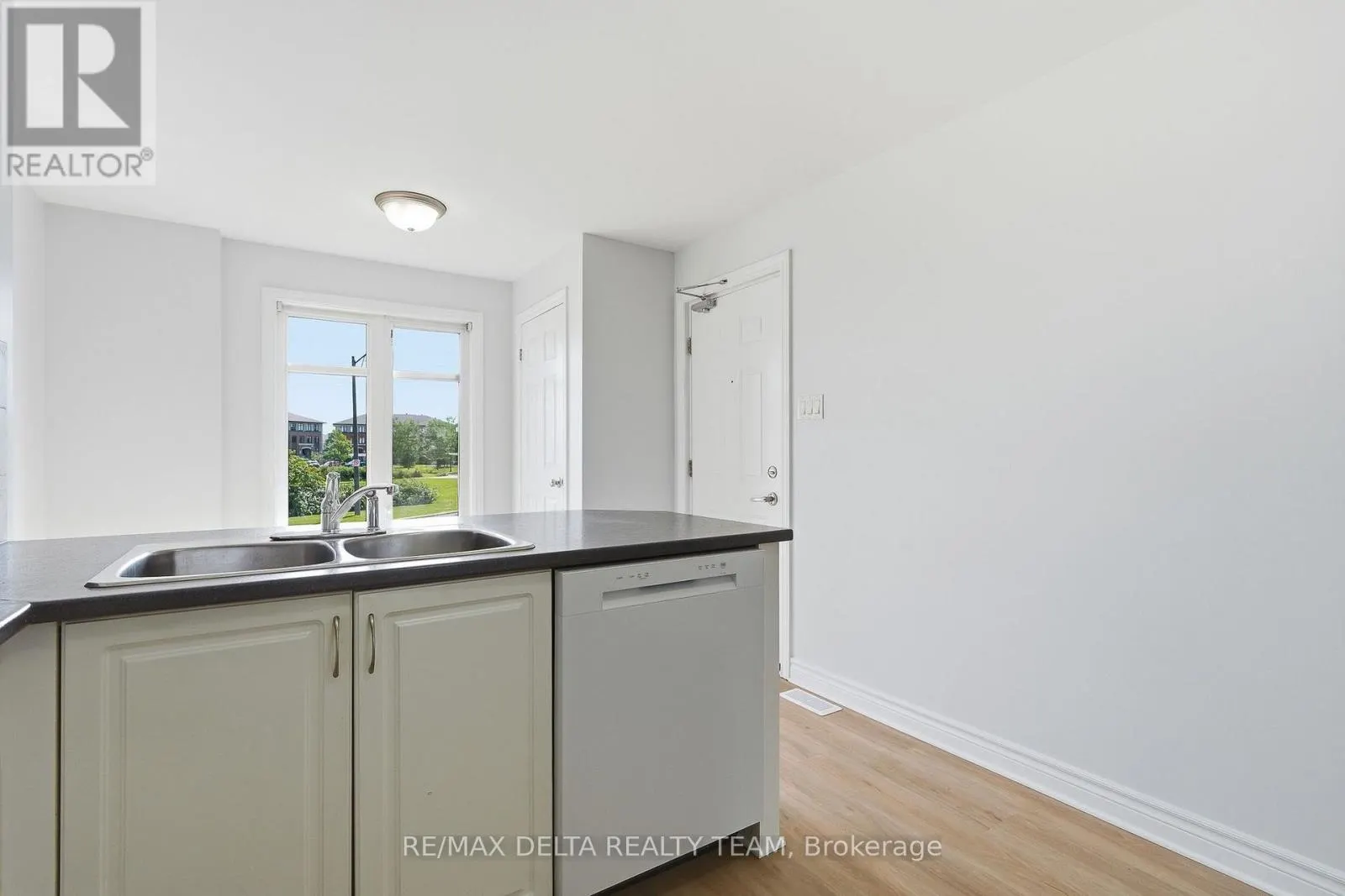 121 - 2333 ESPRIT DRIVE