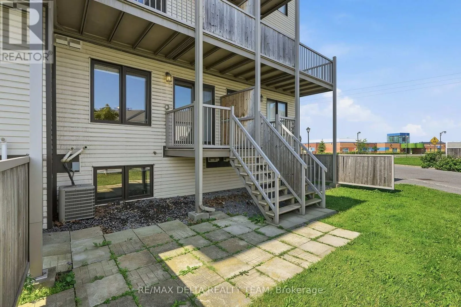 121 - 2333 ESPRIT DRIVE