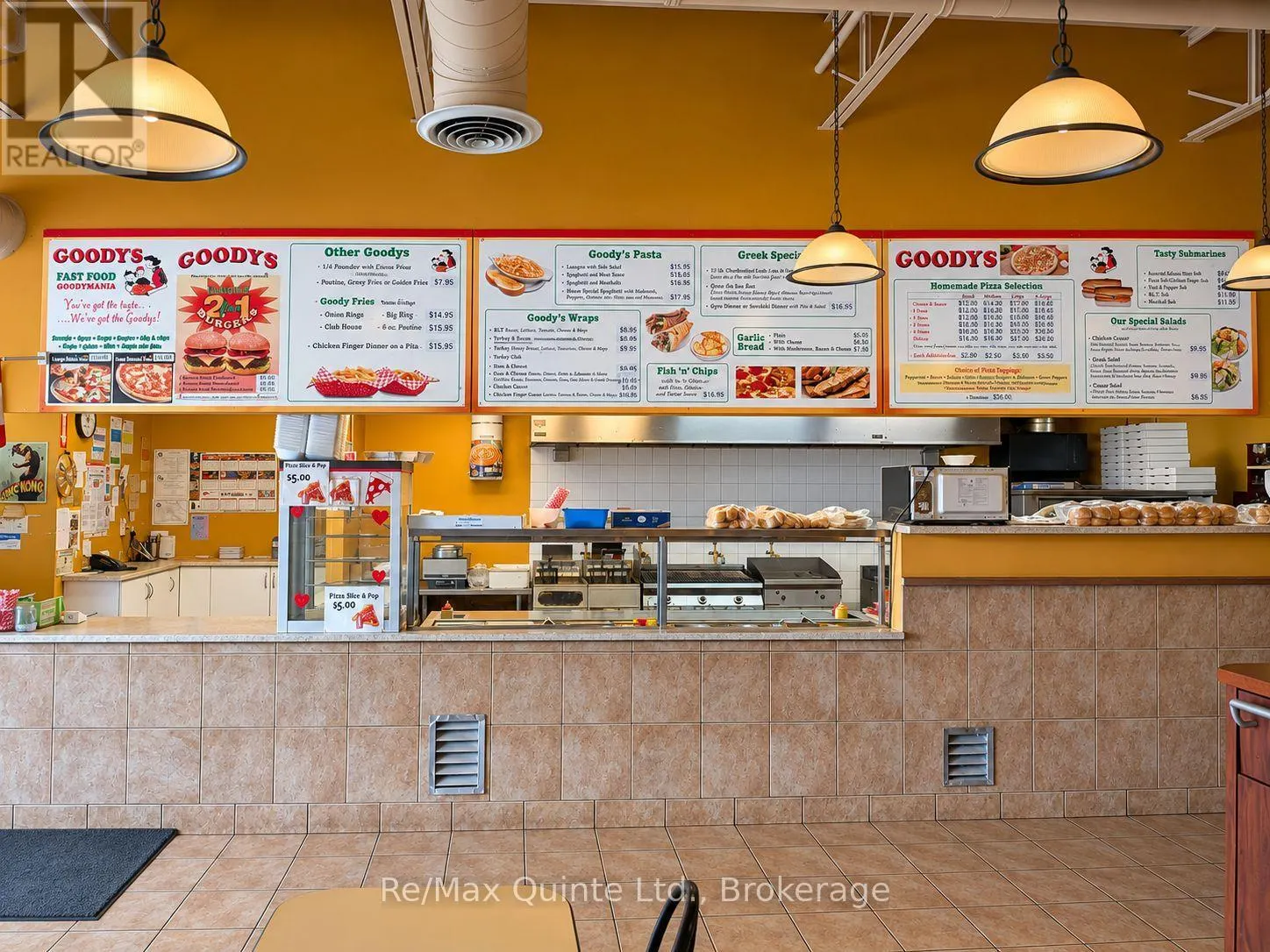 470 DUNDAS STREET E