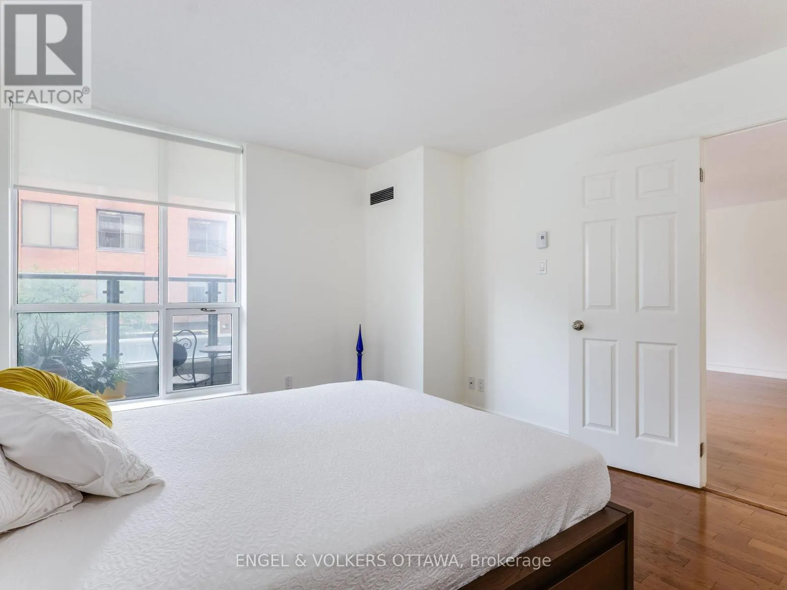 212 - 35 MURRAY STREET