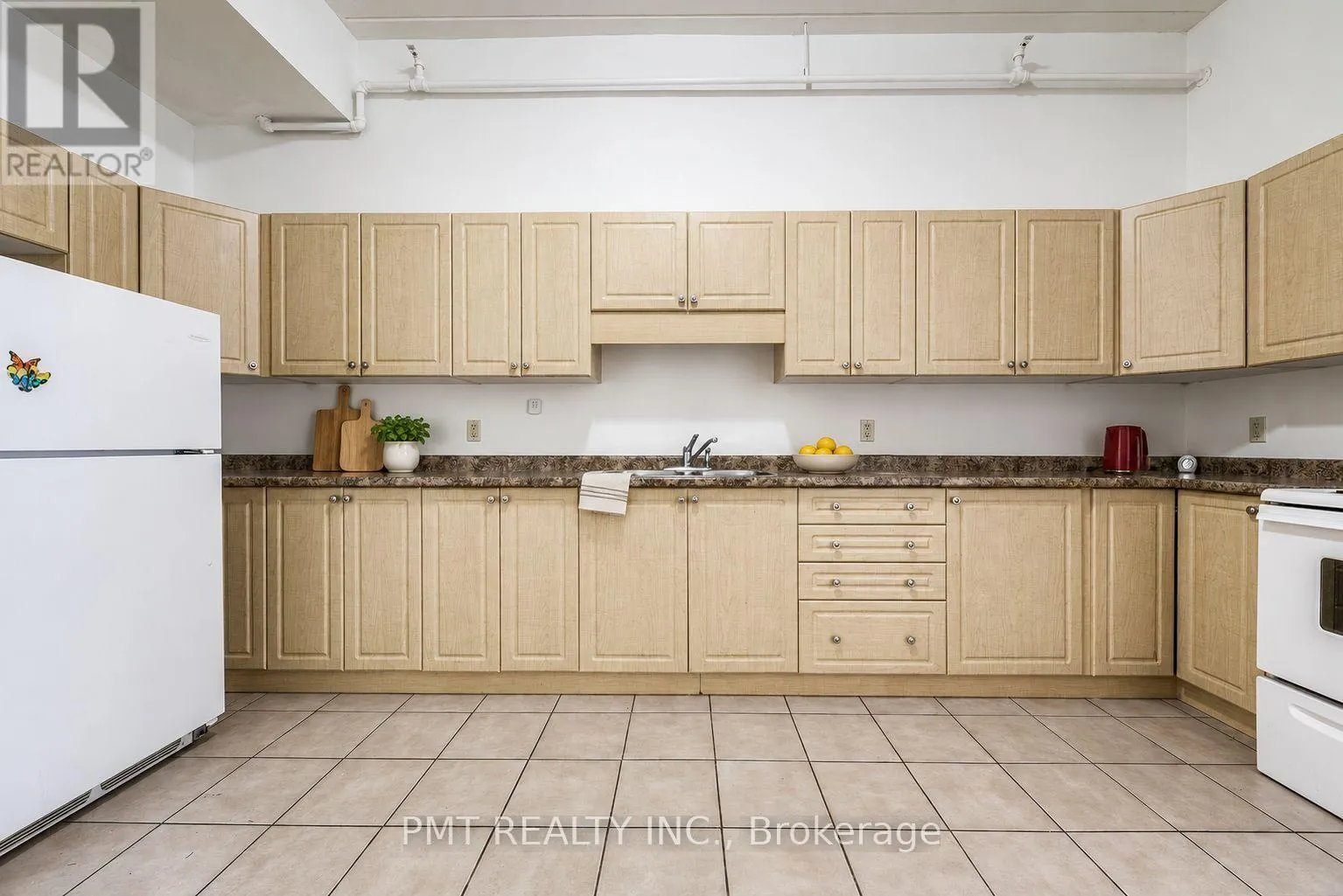 208 - 150 COLBORNE STREET E