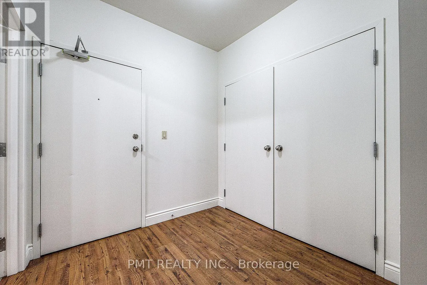 208 - 150 COLBORNE STREET E