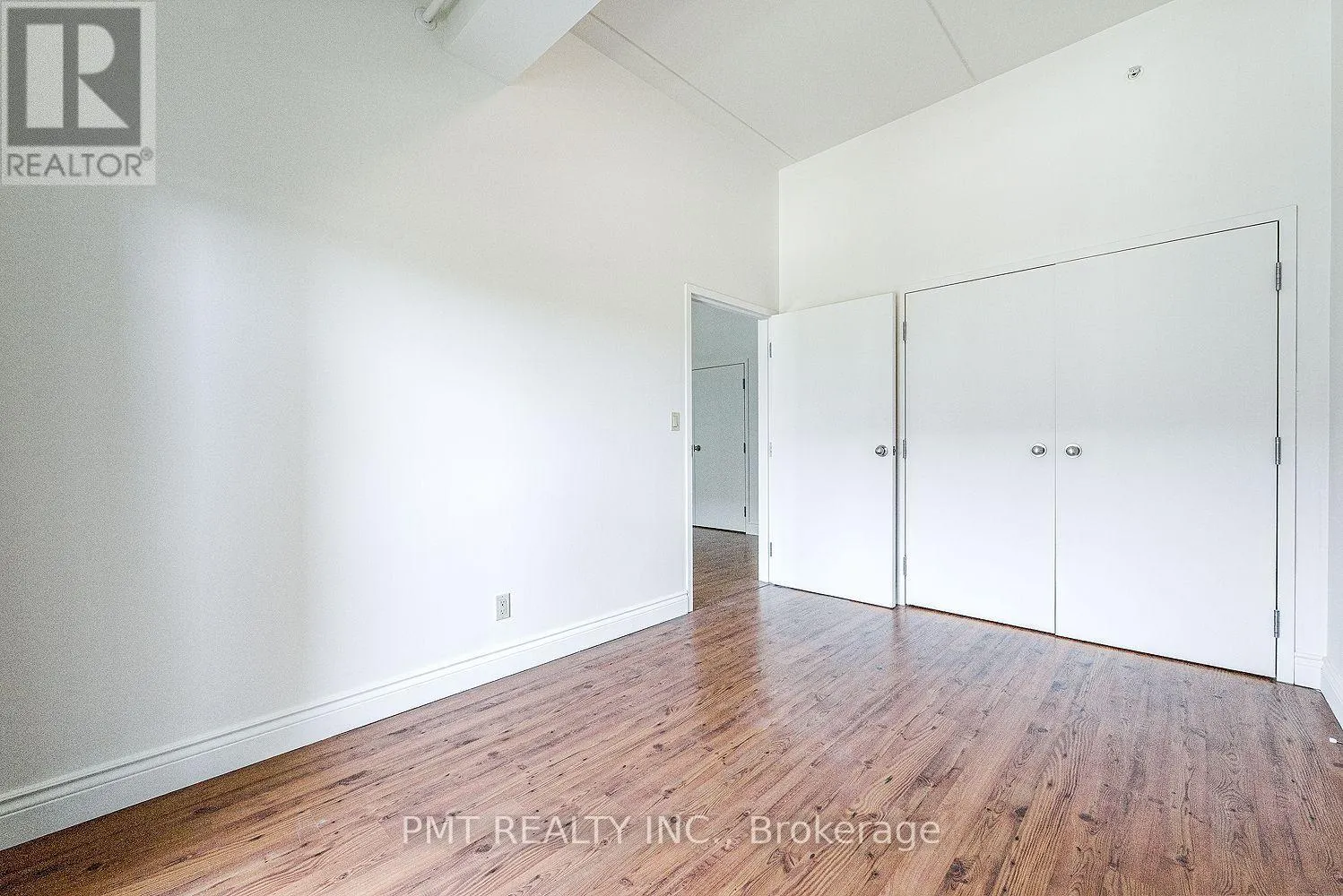 208 - 150 COLBORNE STREET E