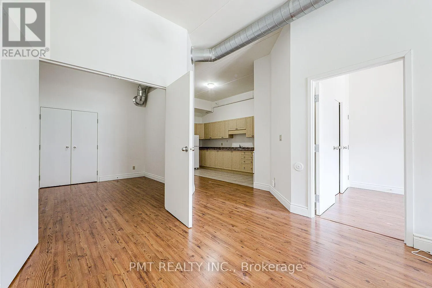 208 - 150 COLBORNE STREET E