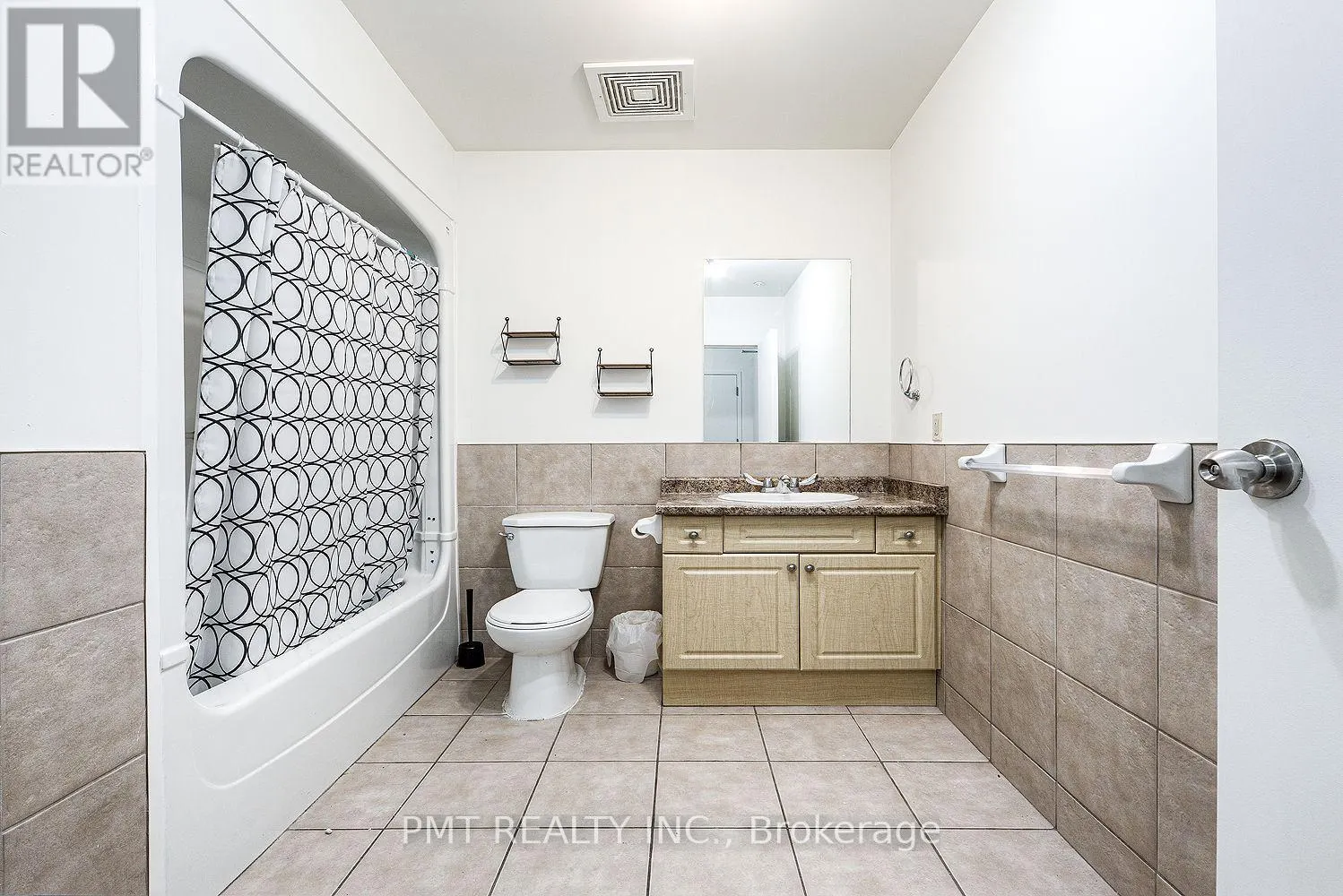208 - 150 COLBORNE STREET E
