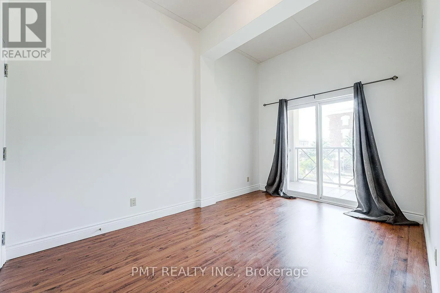 208 - 150 COLBORNE STREET E
