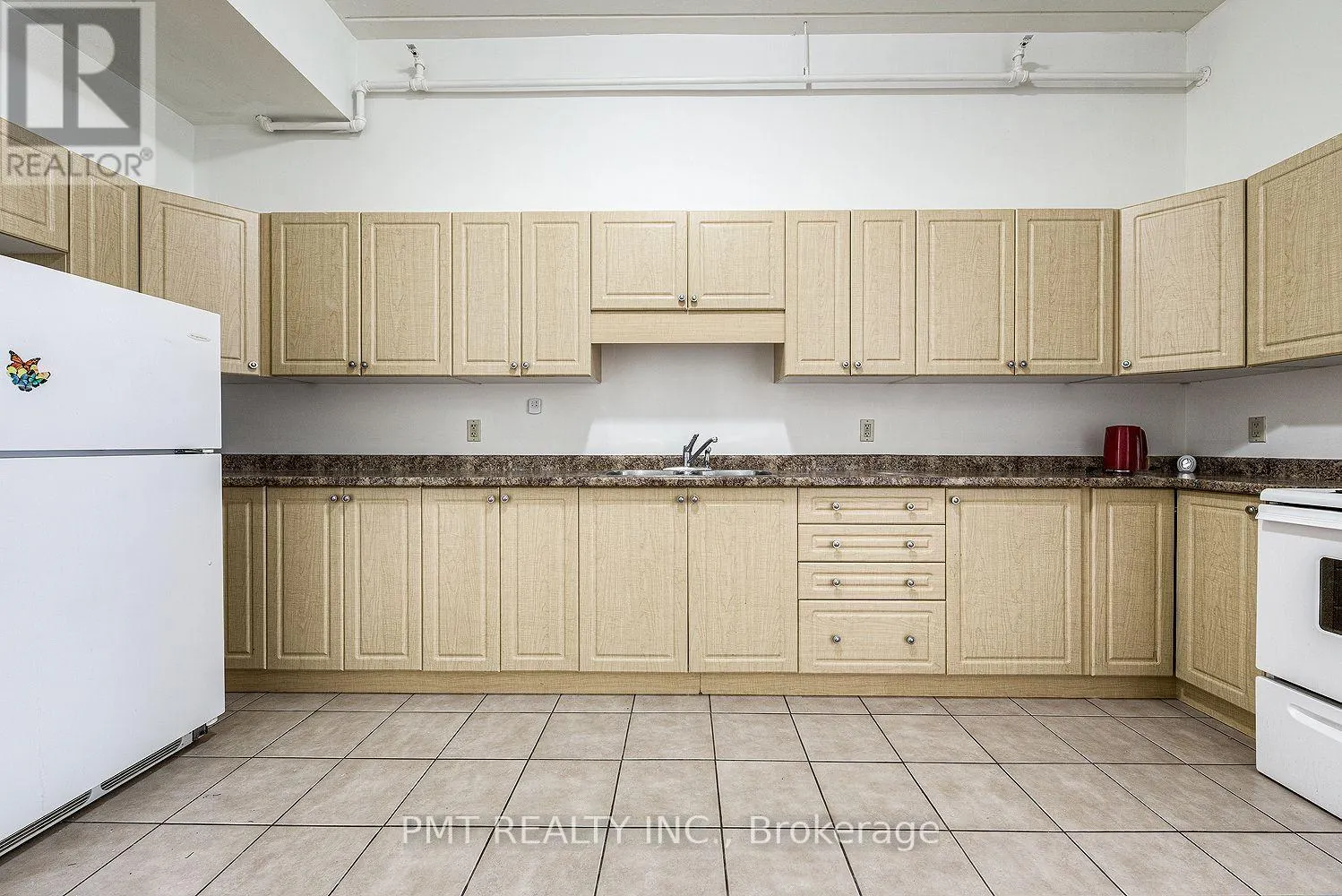 208 - 150 COLBORNE STREET E