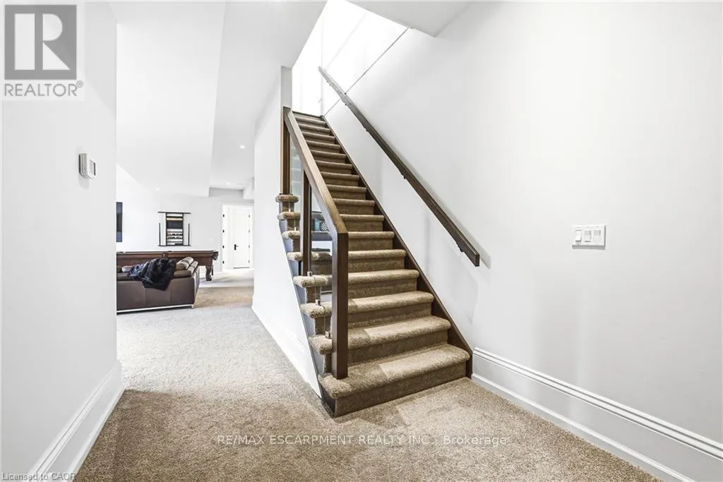 38 VISSER DRIVE