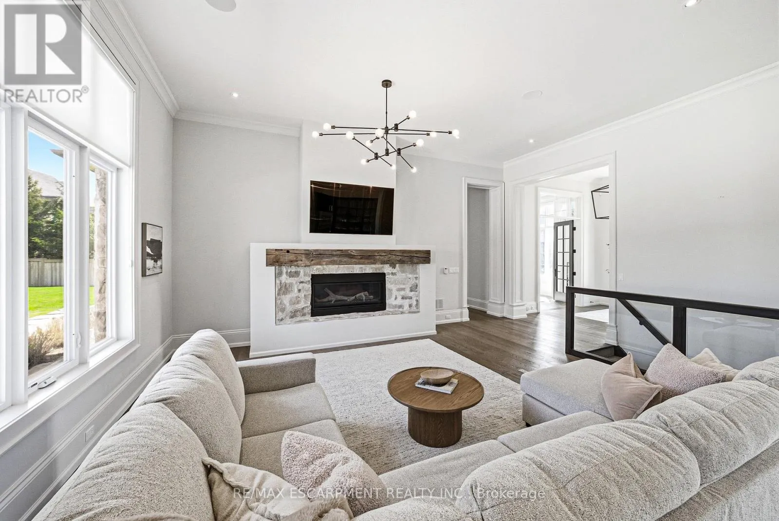 38 VISSER DRIVE