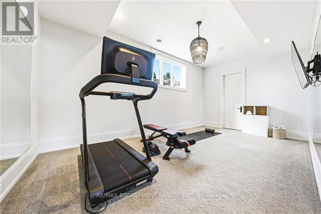 38 VISSER DRIVE