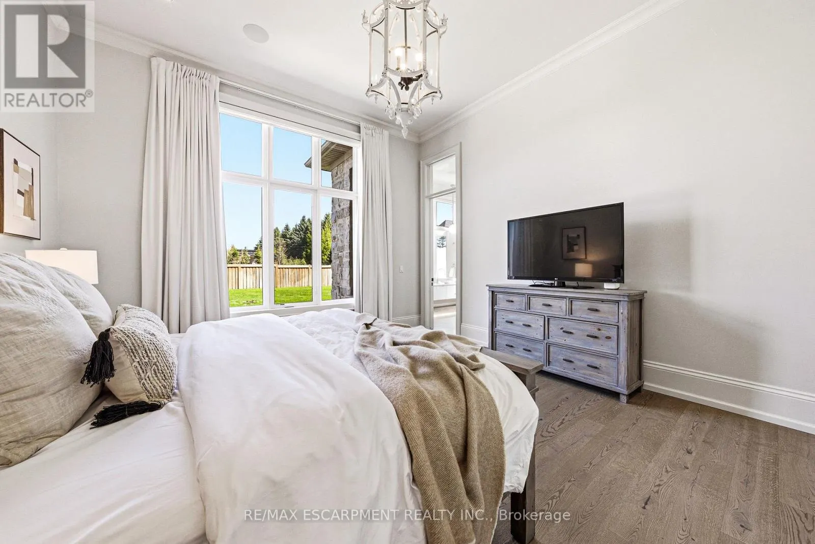 38 VISSER DRIVE