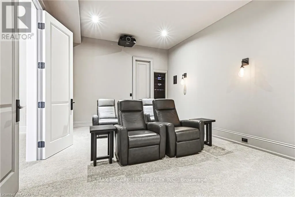 38 VISSER DRIVE