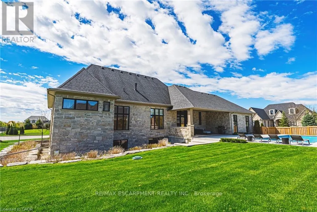 38 VISSER DRIVE