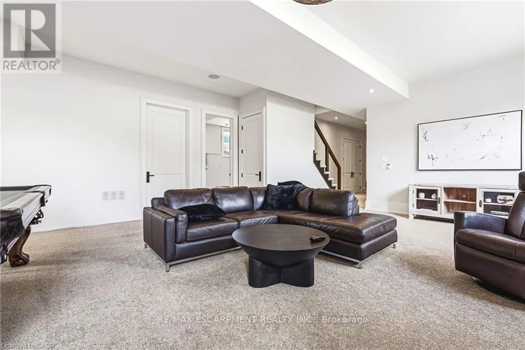 38 VISSER DRIVE