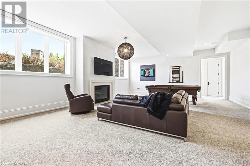 38 VISSER DRIVE