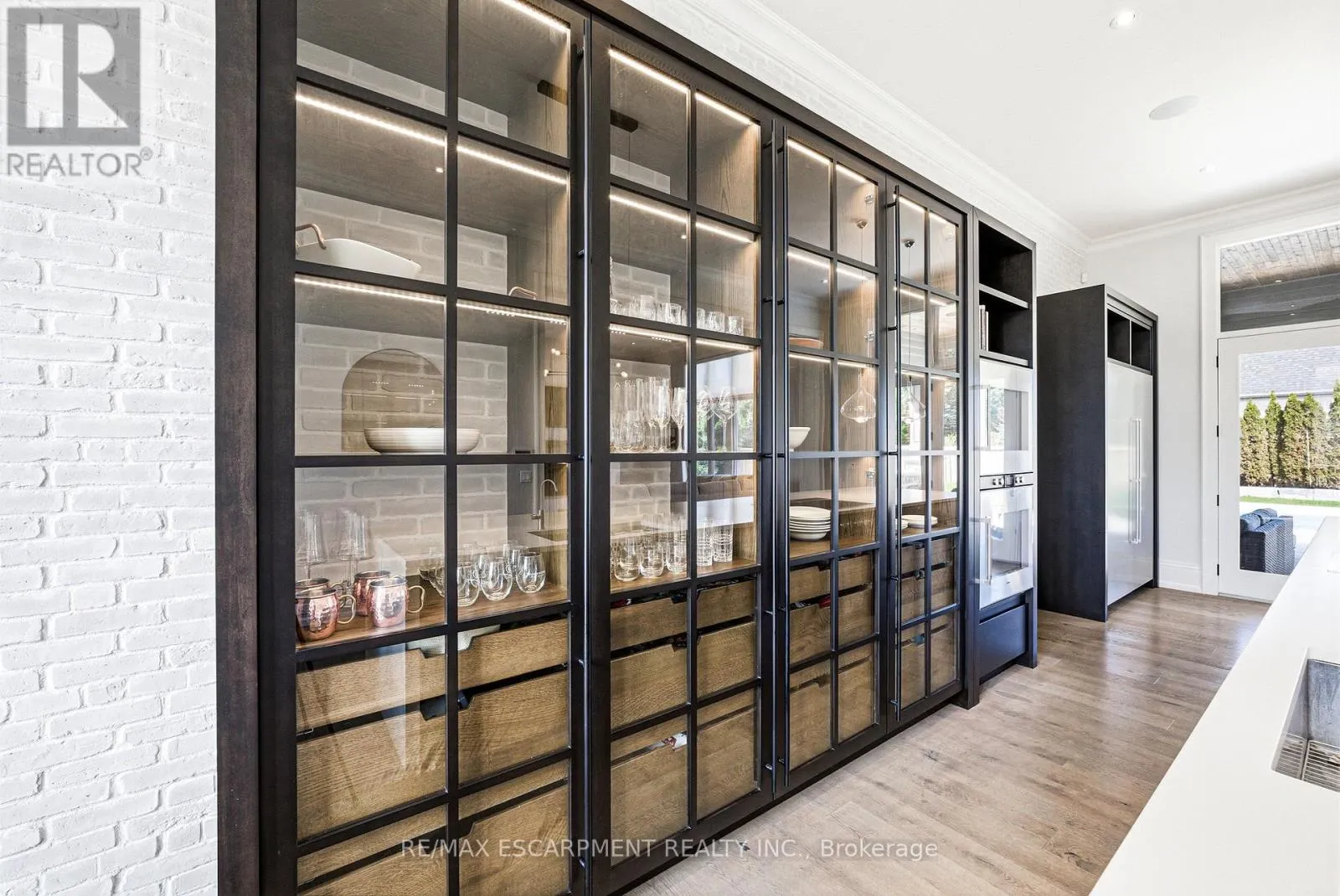 38 VISSER DRIVE