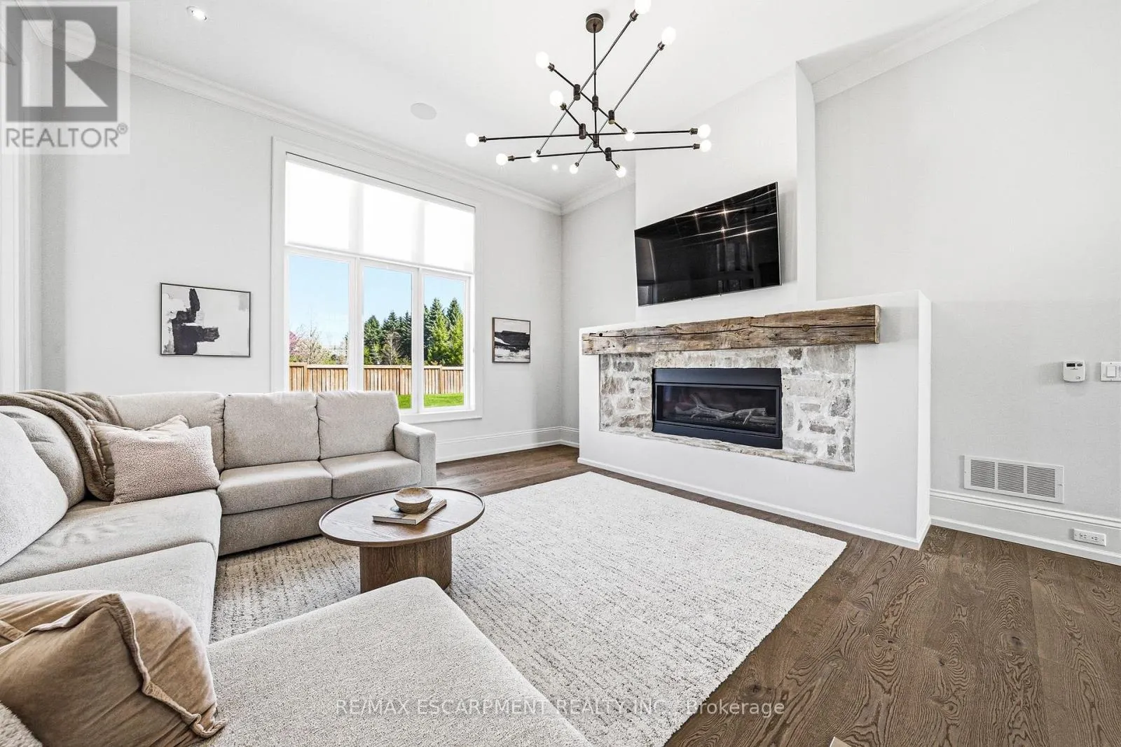 38 VISSER DRIVE