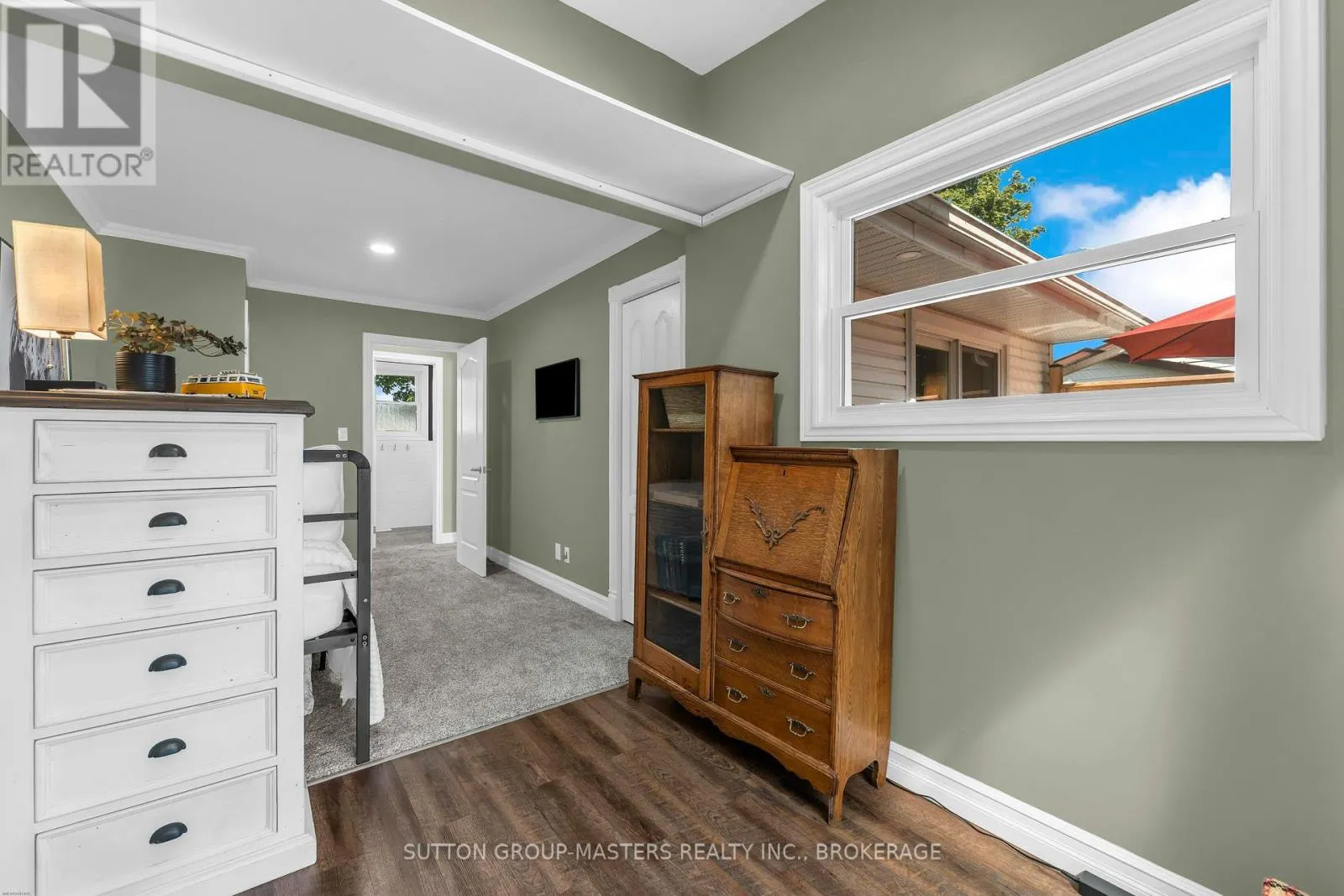 11 CHESTERFIELD DRIVE