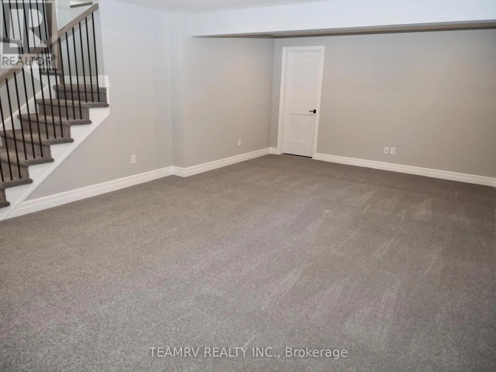 11 SYCAMORE DRIVE