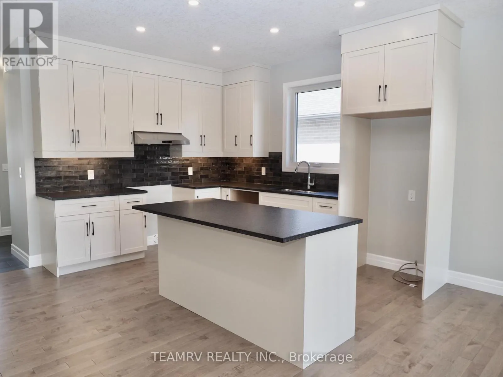 11 SYCAMORE DRIVE