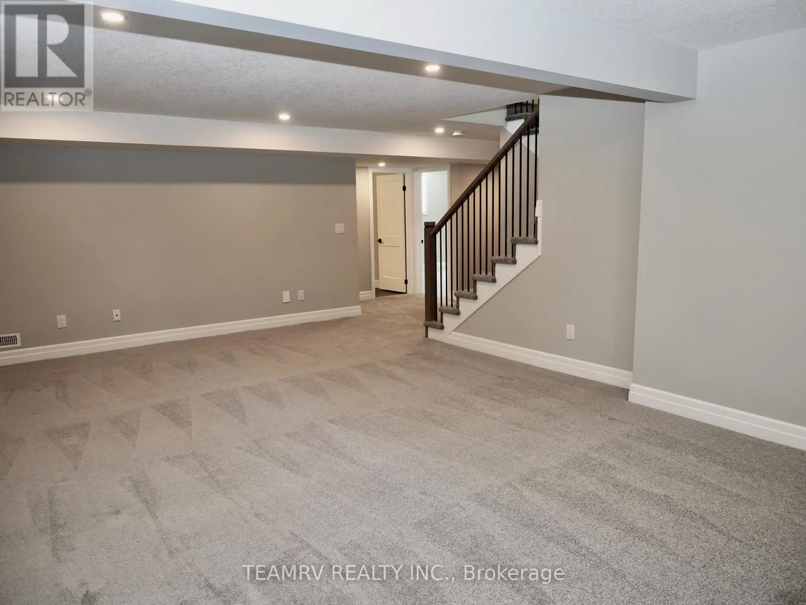 11 SYCAMORE DRIVE