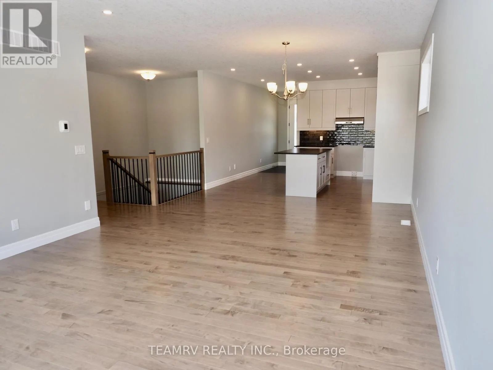 11 SYCAMORE DRIVE