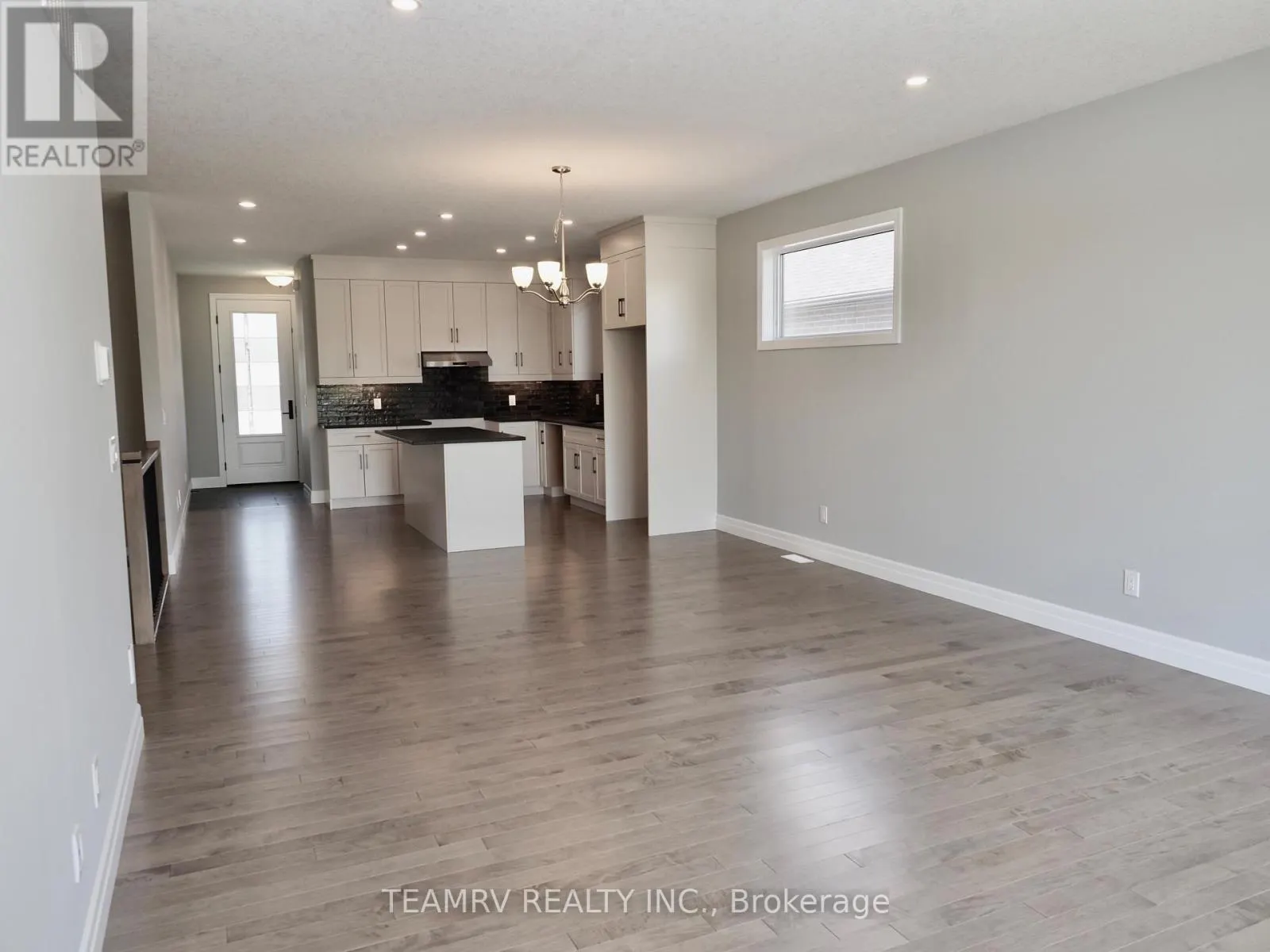11 SYCAMORE DRIVE