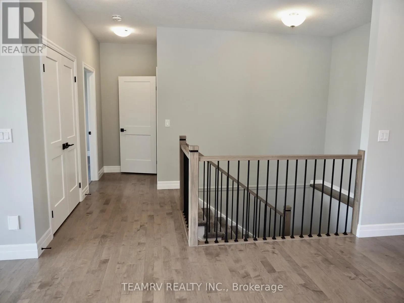 11 SYCAMORE DRIVE