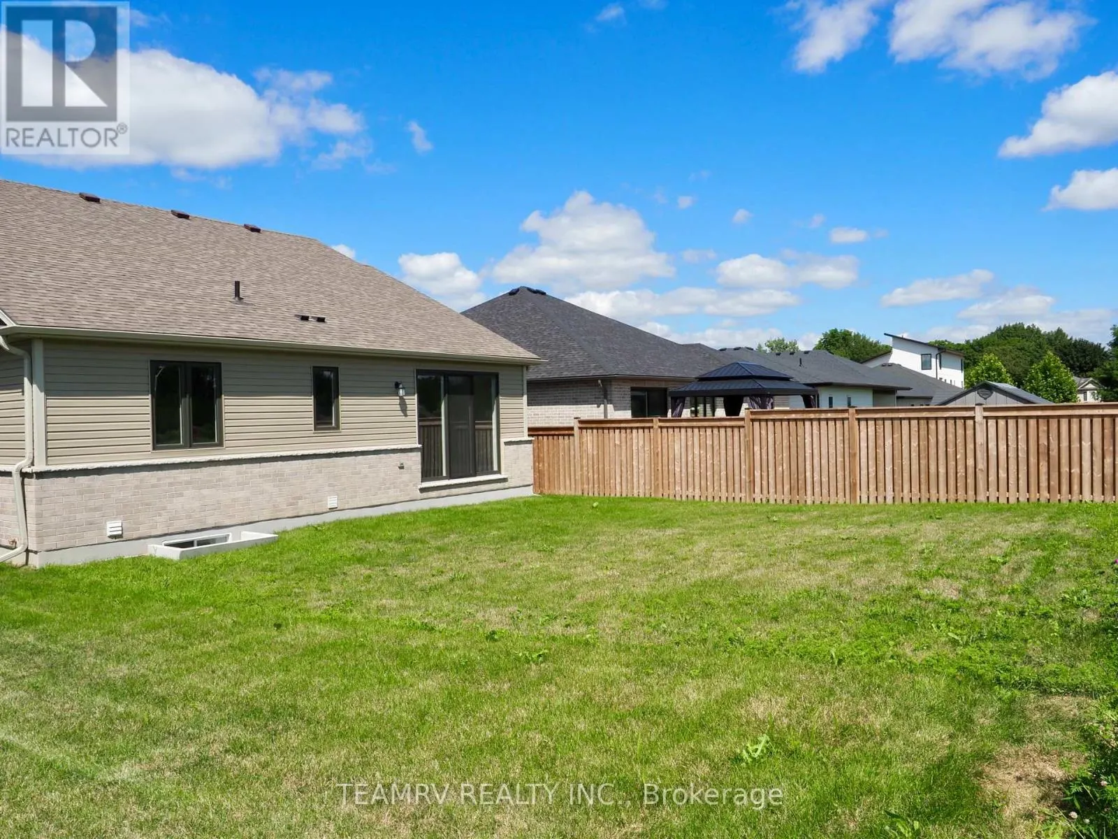 11 SYCAMORE DRIVE