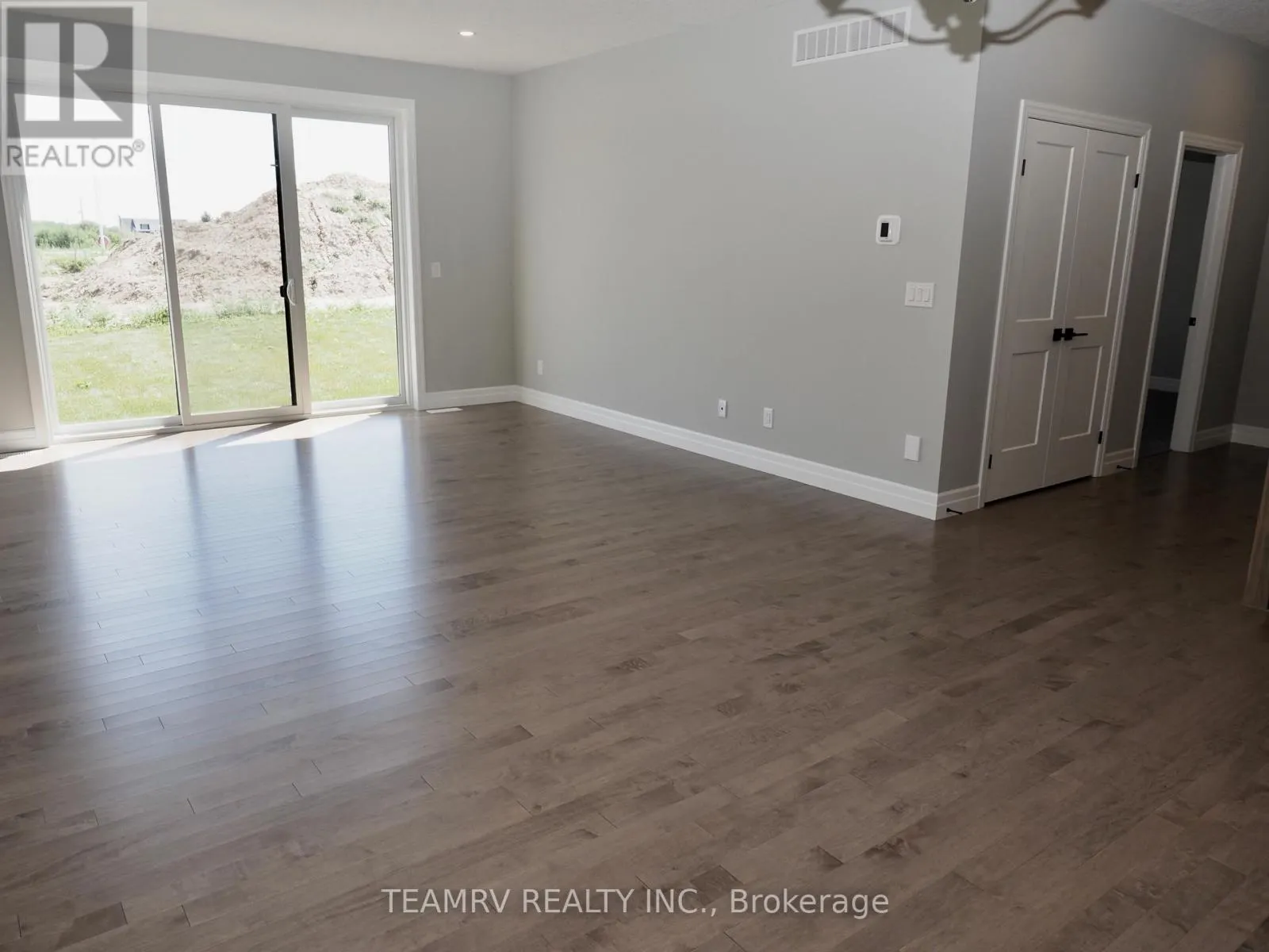 11 SYCAMORE DRIVE