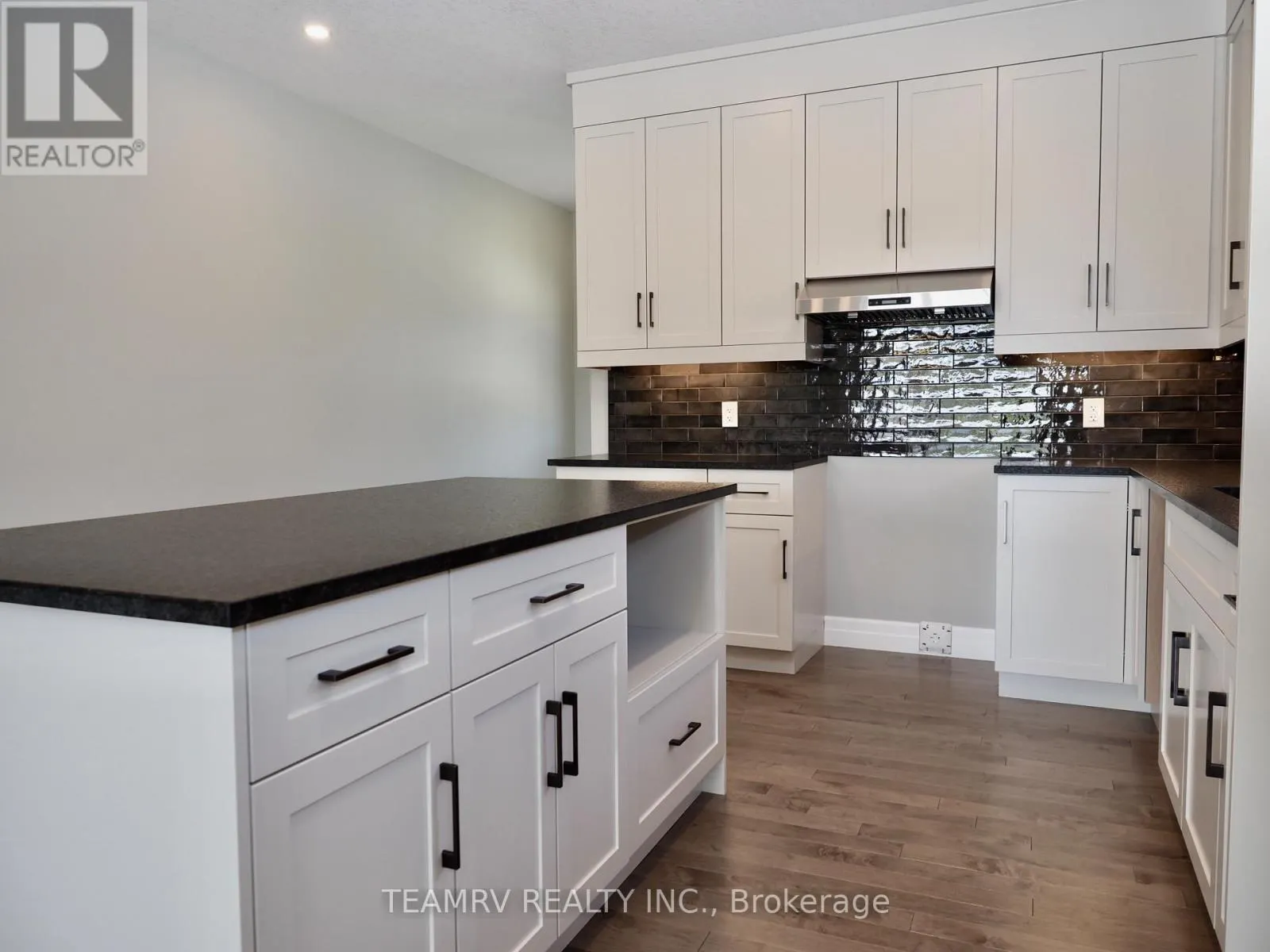 11 SYCAMORE DRIVE