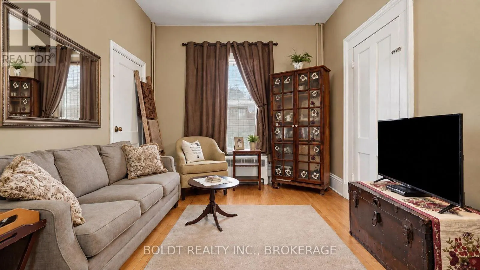 28 CHAPEL STREET S