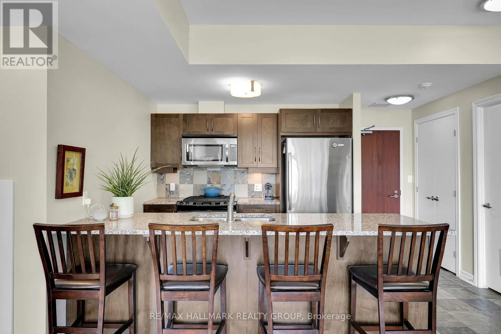 411 - 575 BYRON AVENUE