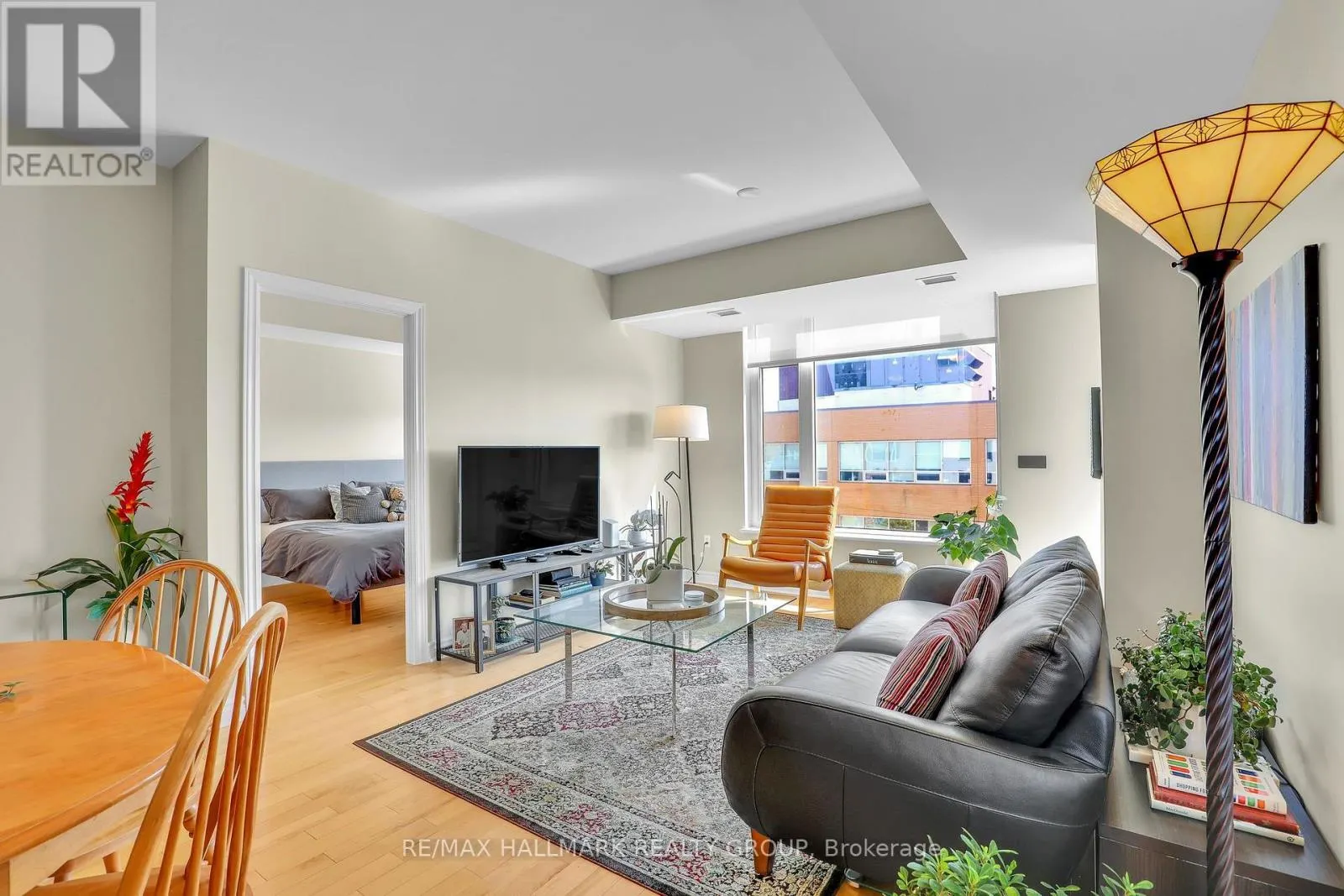 411 - 575 BYRON AVENUE