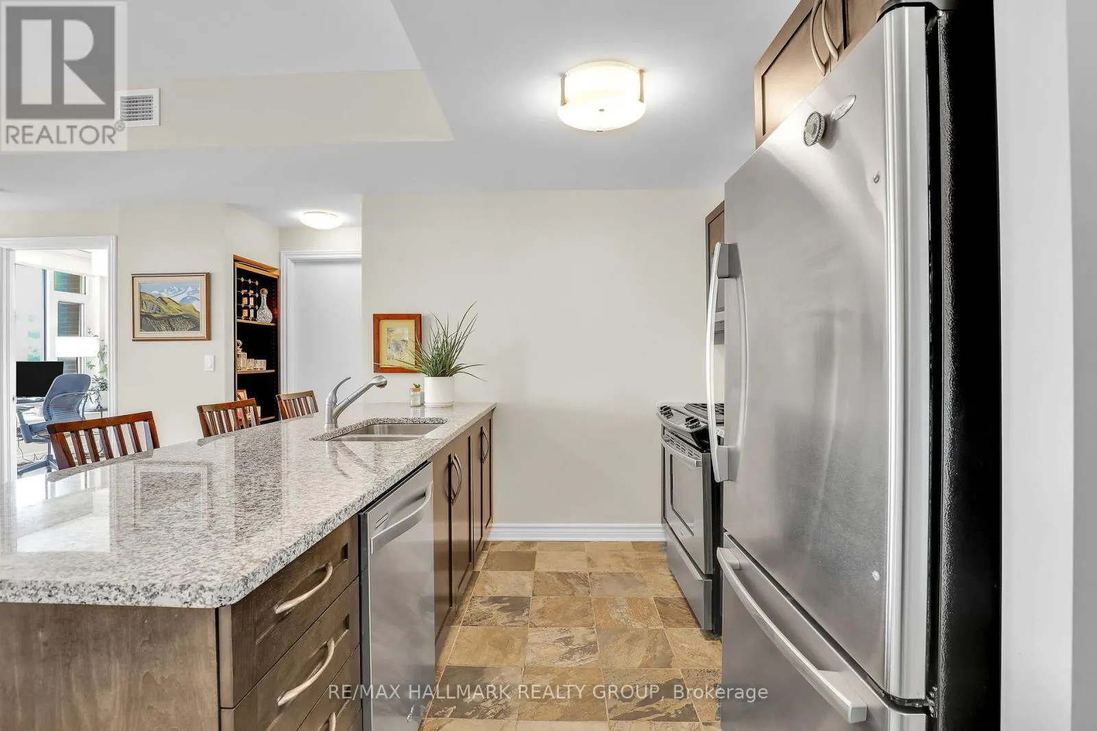 411 - 575 BYRON AVENUE