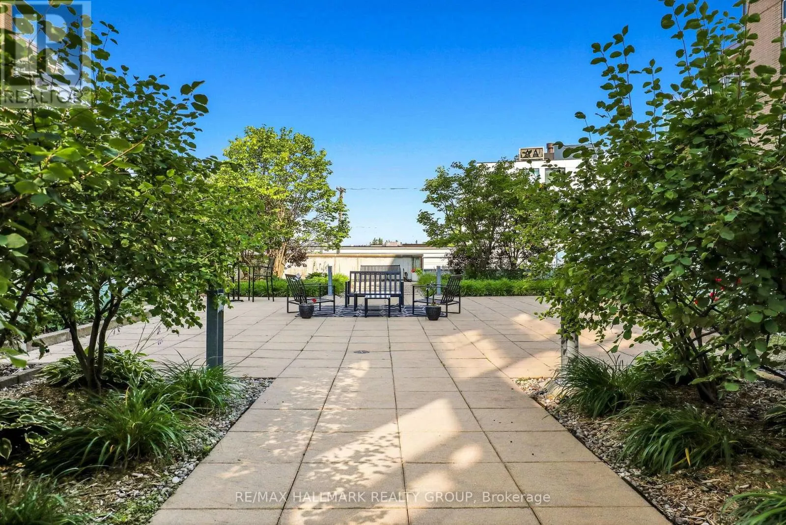 411 - 575 BYRON AVENUE
